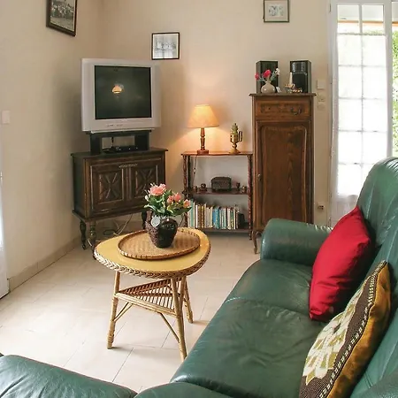 One-bedroom Holiday In St Sauvant *